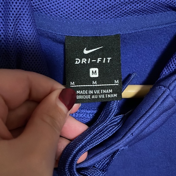 ❄️ Women’s Nike Hoodie - Picture 3 of 4